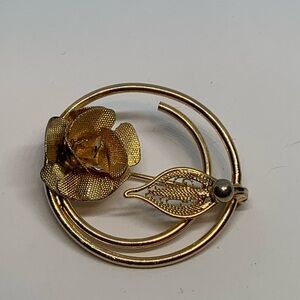 Vintage Sarah Coventry Filigree Rose Circle Gold Tone Brooch Signed